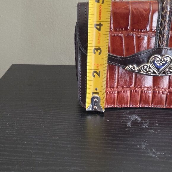 Elegant Brown Croc-Embossed Women's Bag - Picture 7 of 8